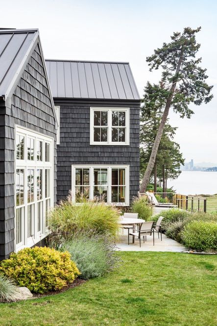Located in a suburb island of Seattle, this house was built to replace a familyโs home lost in a tragic fire. With a modern and elegant goal in mind, Hoedemaker Pfeiffer crafted this home in hopes of keeping the charm of the original one alive.Architecture by Hoedemaker Pfeiffer | Photo by Andrew Giammarco | Project Bainbridge