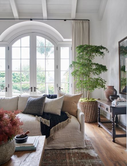 Design by Amber Interiors | Build by Jones Builders Group | Styling by CJ Sandgren | Photo by Tessa Neustadt