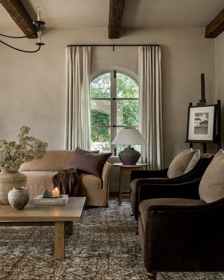 Design by Amber Lewis | Image via @amberinteriors