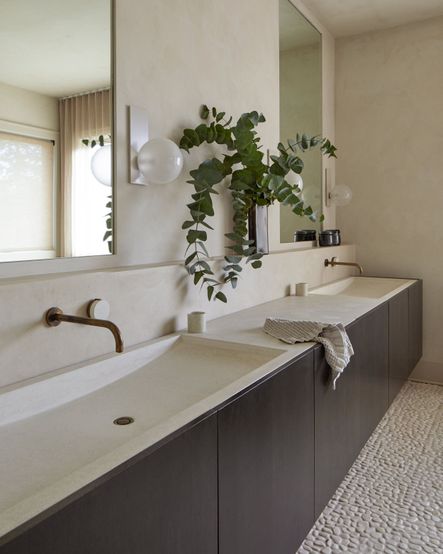 Home Tour |  Exploring KaemingK's Lo House: A Harmonious Blend of Organic Modernism
