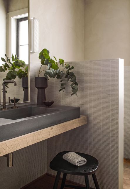 Home Tour |  Exploring KaemingK's Lo House: A Harmonious Blend of Organic Modernism