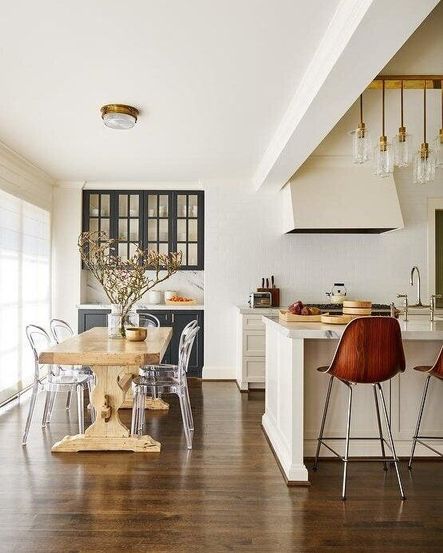 Maple dining table | Design by Carrie Hatfield Interior Design | Photography by Stephen Karlisch