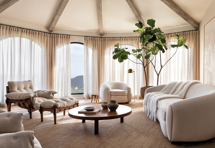 Home Tour | Discover the Pristine Serenity of Katie Hodgesโ Highlands Project