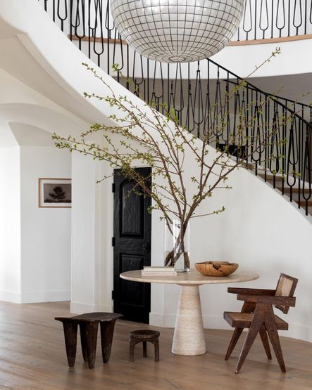 Home Tour | Discover the Pristine Serenity of Katie Hodgesโ Highlands Project