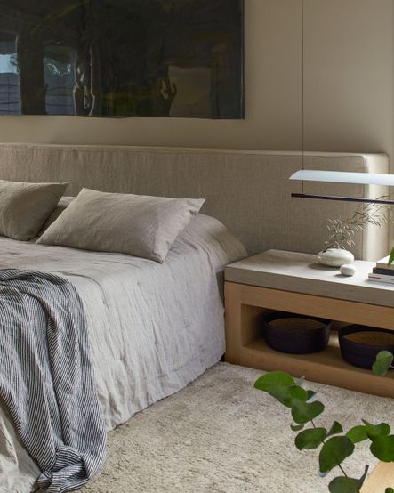 Home Tour |  Exploring KaemingK's Lo House: A Harmonious Blend of Organic Modernism