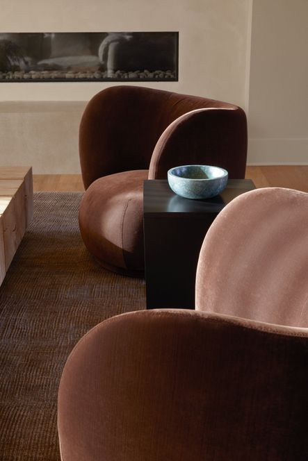 Home Tour |  Exploring KaemingK's Lo House: A Harmonious Blend of Organic Modernism