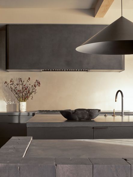 Home Tour |  Exploring KaemingK's Lo House: A Harmonious Blend of Organic Modernism