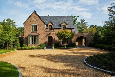 Landscape Design by Falkner Gardens | Home Design by Douglas C. Davis | Photo by Jean Allsopp