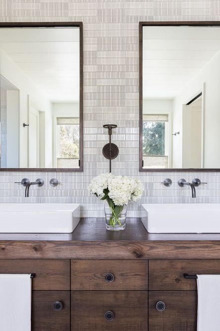 Design by Jennifer Robins Interiors, Photography by Alyssa Rosenheck